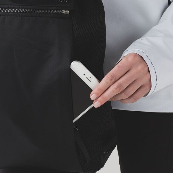 LULULEMON In A Cinch Back Pack – NEW WITH TAG – Black - Picture 11 of 12